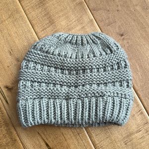 Lulus Light Grey Cable Knit Ponytail Beanie NWOT